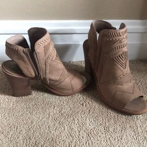 Vince Camuto karinta block heels. Size 10